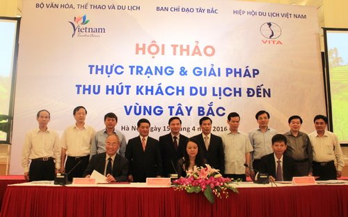 Tại hội thảo, Bộ trưởng Bộ VHTTDL Nguyễn Ngọc Thiện cùng đại diện các cơ quan quản lý nhà nước các tỉnh vùng Tây Bắc đã chứng kiến lễ ký kết biên bản thỏa thuận hợp tác 3 bên giữa Hiệp hội Du lịch Việt Nam, Ban Chỉ đạo Tây Bắc và Vietnam Airlines.
